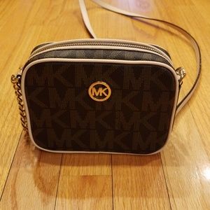 Micheal kors small crossbody